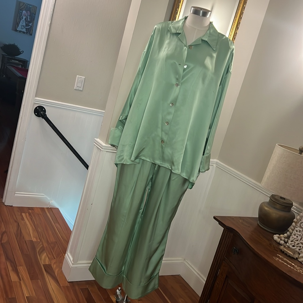 Sleeper Green Rayon Pajamas. One Size.